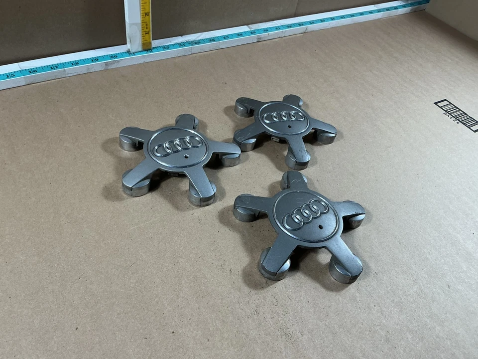 Juego de 3 tapacubos centrales de rueda Audi S5 2008-2012 4F0 601 165 OEM Foto 3 de 4