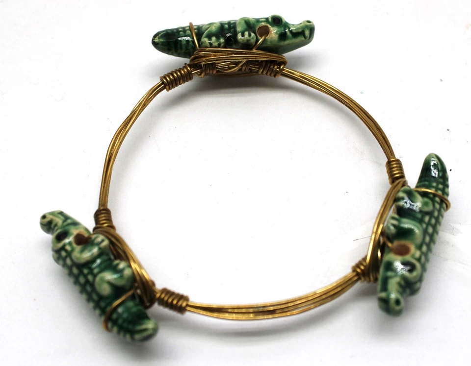 Pulsera de alambre de cobre bohemio hecha a mano 3 cuentas gruesas de cocodrilo verde de 1,5" Foto 2 de 4