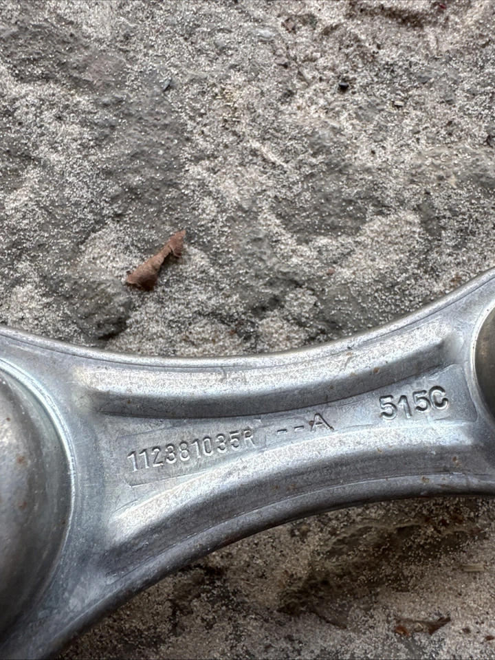 Dacia Sandero 1.0 2017 gasolina 5 velocidades montaje caja de cambios trasera inferior 112381035R Foto 2 de 4