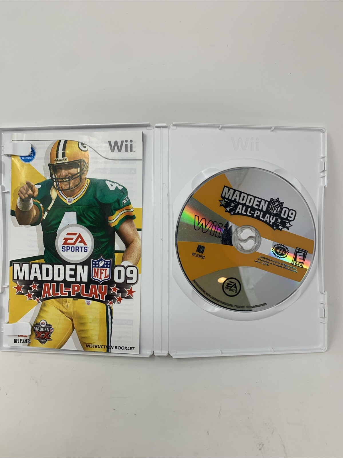 Madden NFL 09 All-Play Nintendo Wii EA SPORTS Brett Favre Packers with ...
