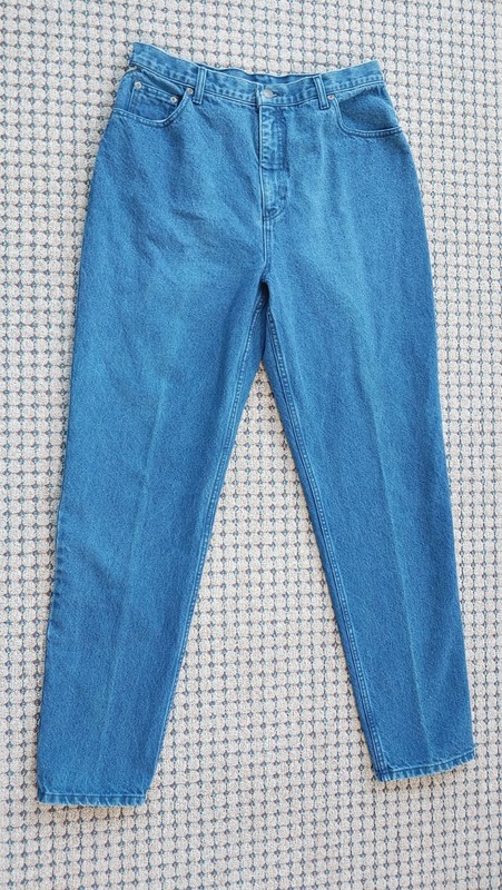 VTG Cherokee High Waist Loose Fit Denim Blue Jean with 5 pockets Size 16