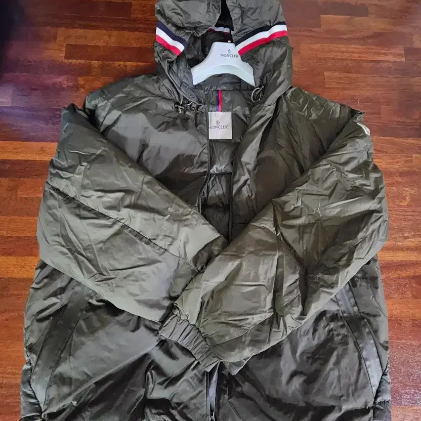 Moncler Men's Padded Jacket, Khaki, Size 110, Pre-Owned thumbnail 3