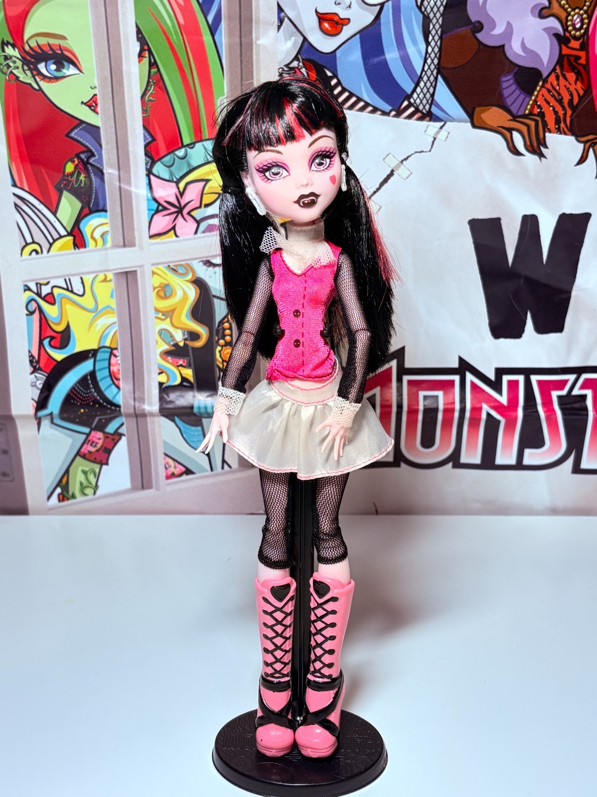 20) Monster High Doll Draculaura Re-Release Original Ghouls 