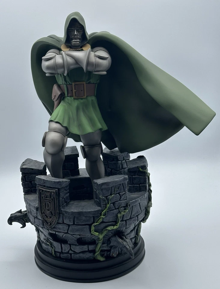 Estatua Dr Doom tamaño completo de 14 pulgadas de Bowen Designs. Fantastic Four And Avengers Foto 2 de 4