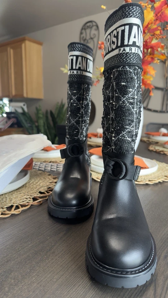 Bota Dior D-major Blanco y Negro Cannage Tweed y Piel de becerro Negra Talla 8 Foto 4 de 4