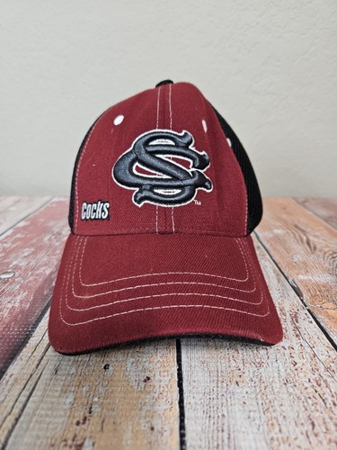 South Carolina Gamecocks Hat Clip & Ball Markers Set - Magnetic Golf Accessories For Fans