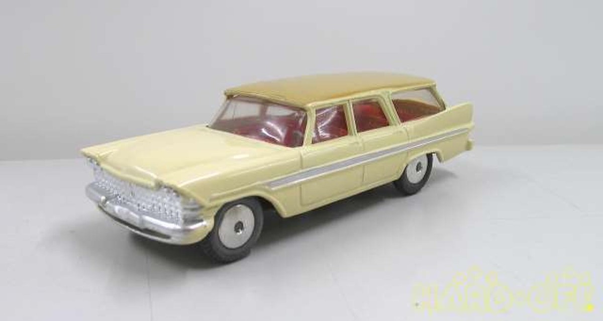 ミニカー CORGI TOYS 219 PLYMOUTH SPORTS SUBURBAN s-l1200.jpg