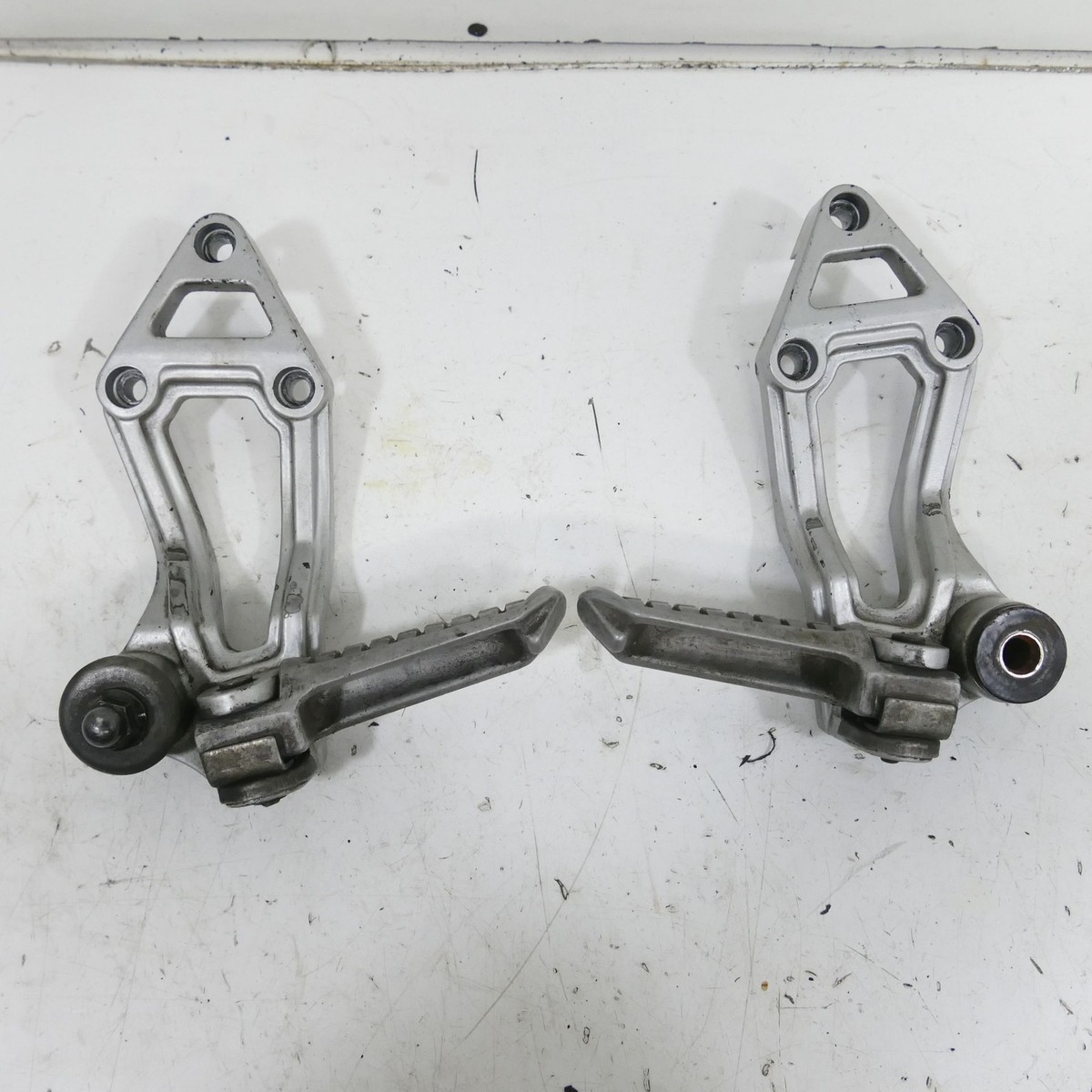 Kawasaki ZX-10 1000 Tomcat Footrest Holder Right Rear Footrest