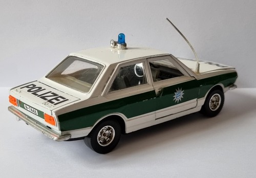 Coche modelo de metal Bburago 0106 - AUDI 80 GT - policía - 1:24 - buen estado - Imagen 4 de 6