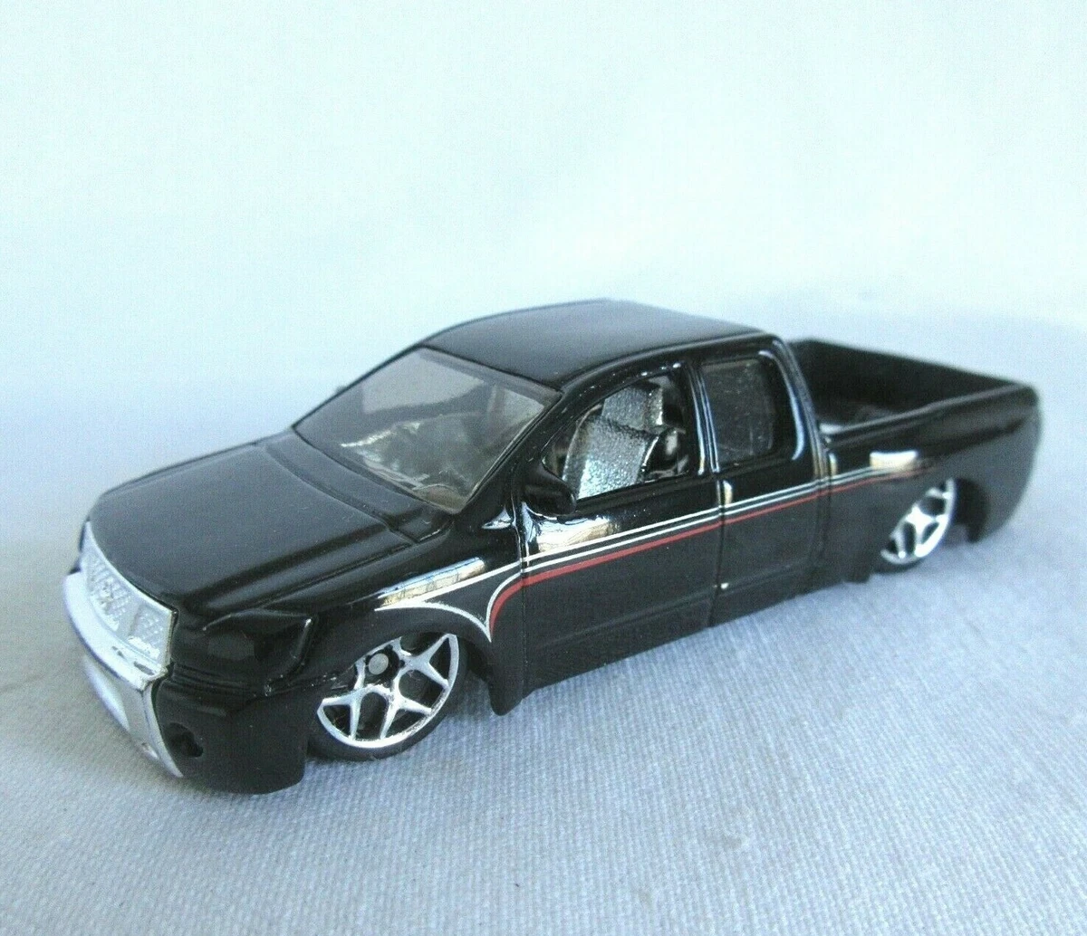 HOT WHEELS 1:64 DIE-CAST 2006 NISSAN TITAN SLAMMED MINI TRUCK BLACK MINT MALAYSI