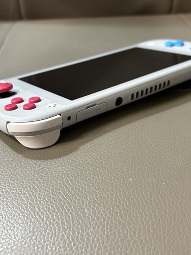 Nintendo Switch Lite Pokémon Sword And Shield Edition (Zacian and Zamazenta) - Picture 6 of 15