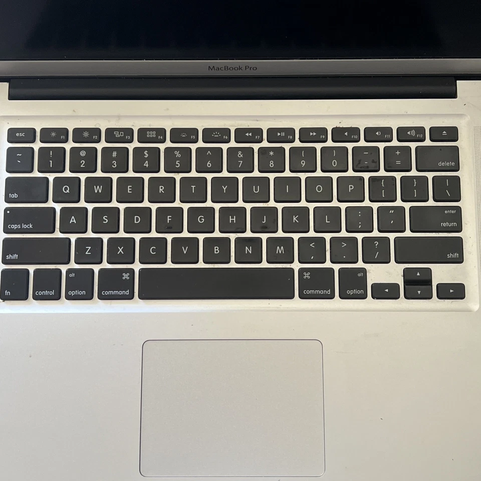 Apple MacBook Pro 16” - Modelo A2141 (2019) Foto 4 de 4