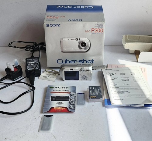 Sony Cyber-shot DSC-P200 7.2MP Digitalkamera + Ladegerät 256MB Speicherstick Pro