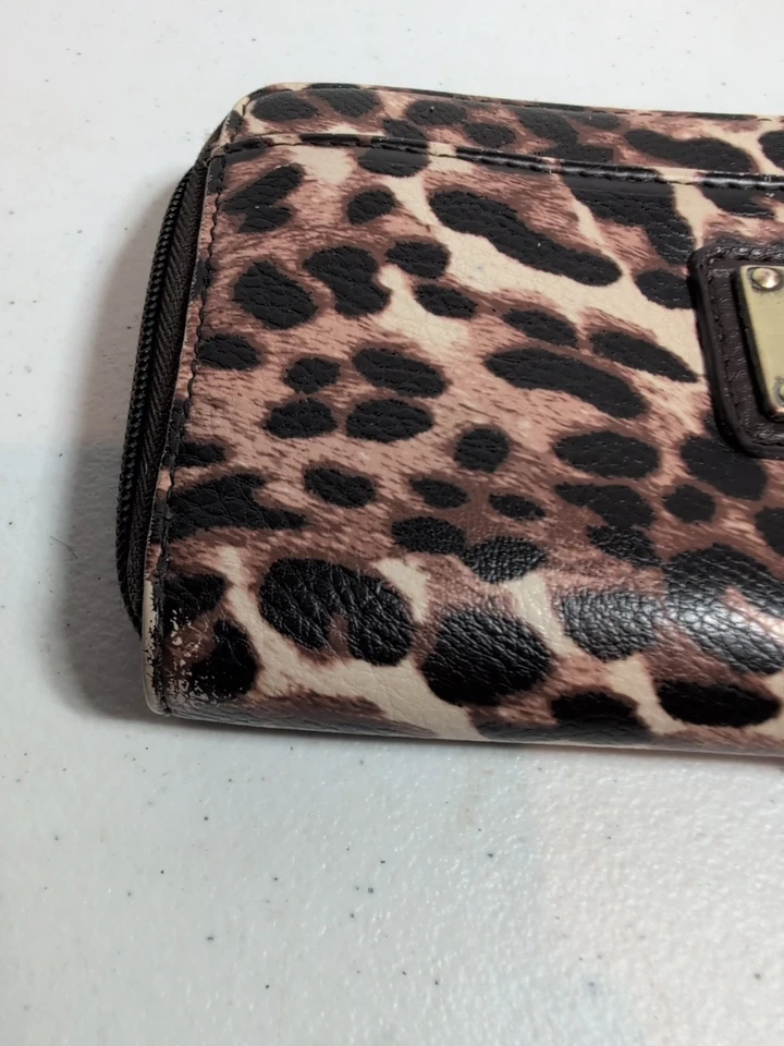 Fossil女式豹纹拉链钱包人造皮革8英寸X4英寸 — 第 3/4 张图片