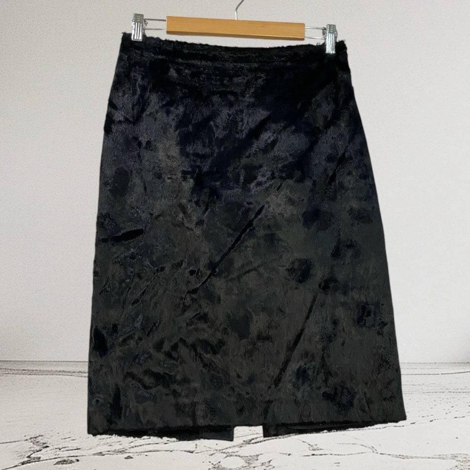 Saia lápis feminina Club Monaco pele sintética tamanho 8 artística capricho feriado chique - Imagem 2 de 4