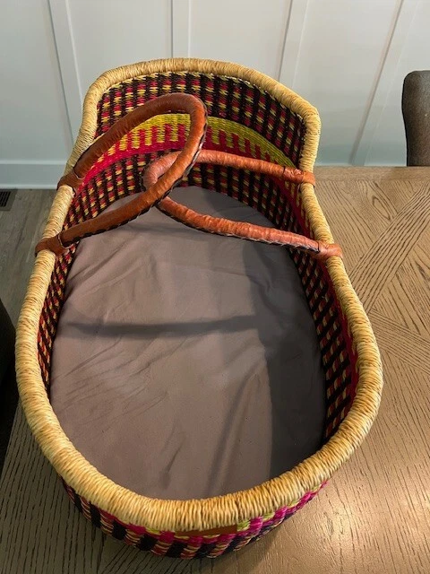 Cesta bebé Moisés tejida a mano ciruela y gorrión Foto 2 de 4