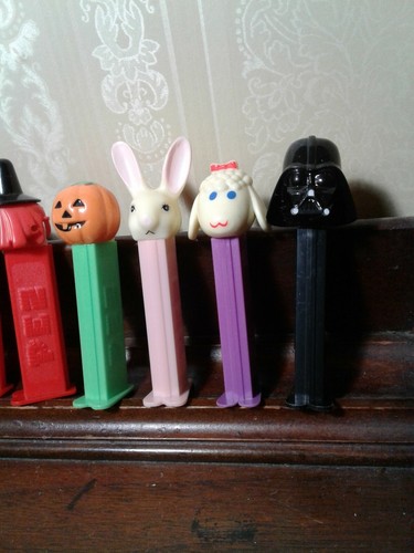 13 Vintage Pez dispensers Holiday lot - Santa, Witch, Skull, Bunny, Lamb, Vader - Picture 4 of 4