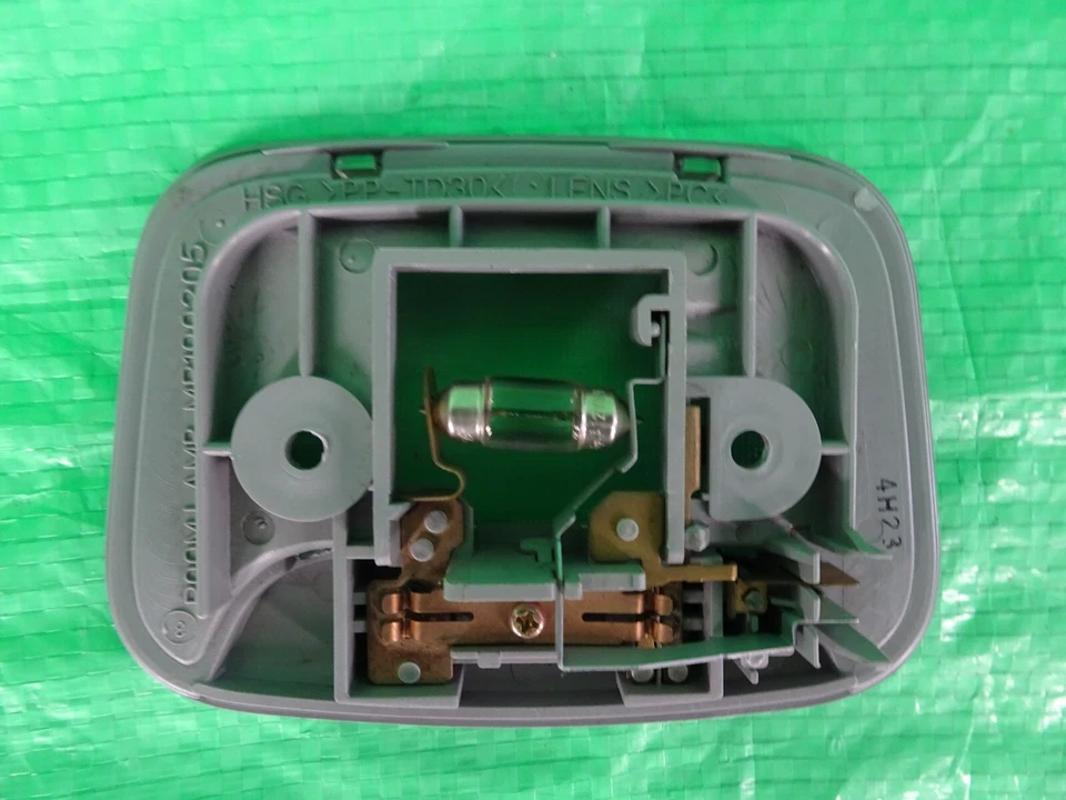 2006-2017 Mitsubishi Lancer Inside Dome Light Lamp MR190205 OEM Gray - Image 2 of 3