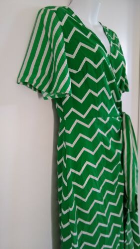 Who What Wear Women's Chevron V-neck Short Sleeve Tie-Belt Green Wrap Dress Sz M - Picture 6 of 12