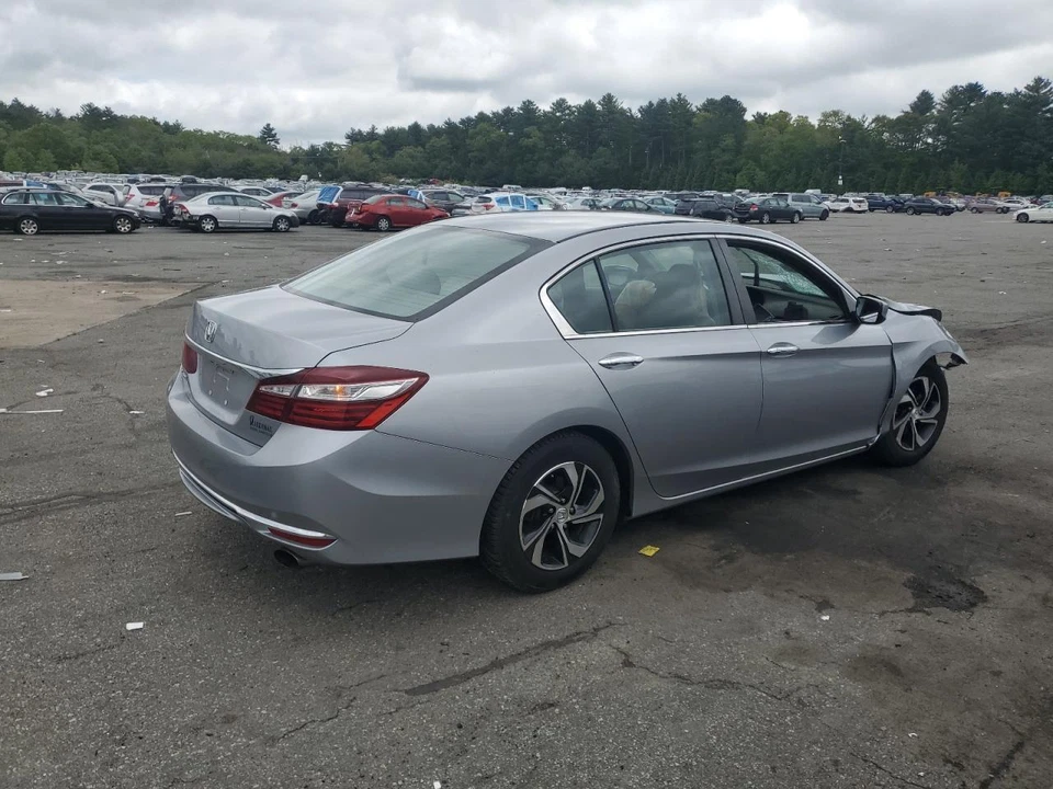 Used Rear Left Door Assembly Rear Side fits: 2017 Honda Accord electric LX L. Re Foto 3 de 4