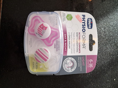 Chicco Soother Physio Air for 16-36 Months Age Range in Convenient 2 Pack Glow 