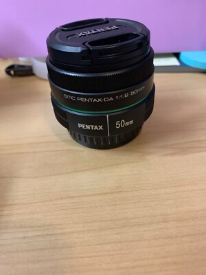 PENTAX Pentax SMC DA 50mm f/1.8 DA Lens with front  back caps mint original box 