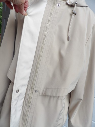 Liz Claiborne Rain Coat Women's Detachable Hood Tan Mid Length Lined Size Large - Picture 5 of 11