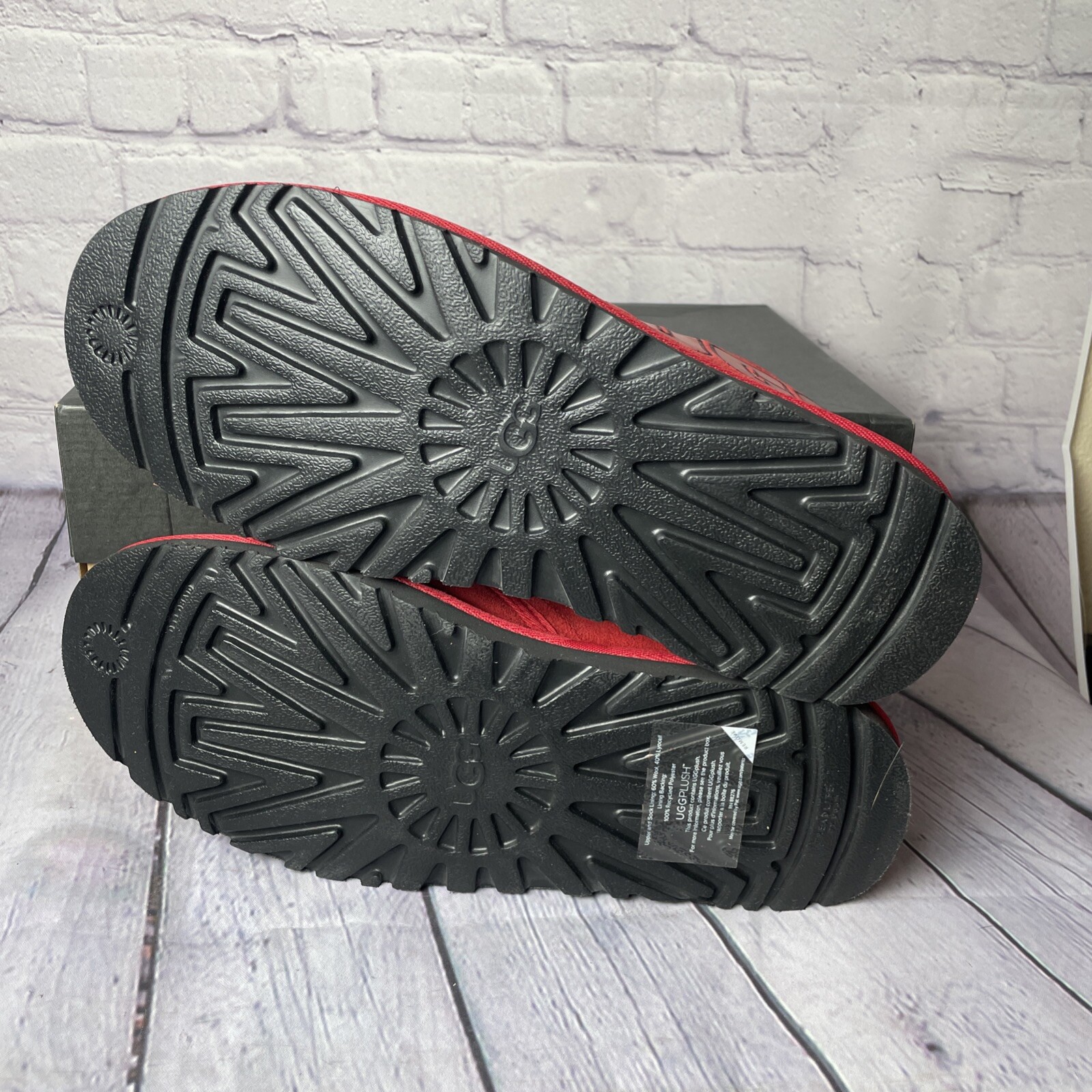NEW Mens UGGS Red & Black Neumel Graphic Outline Chukka Boots Size 9 image 3