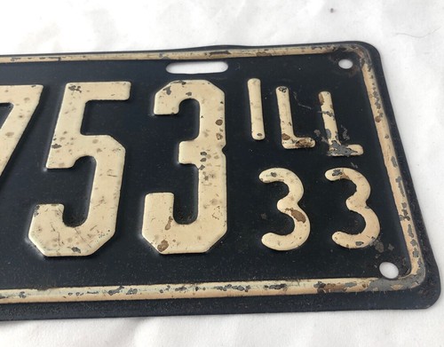 Vintage 1933 Illinois Gas Oil Embossed Metal License Plate Sign - Picture 5 of 9