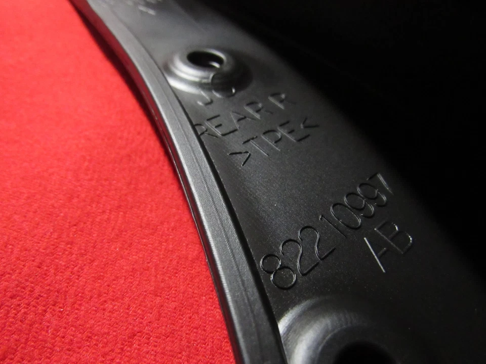 DODGE JOURNEY Rear Molded Splash Guards NEW OEM MOPAR - Imagem 4 de 4