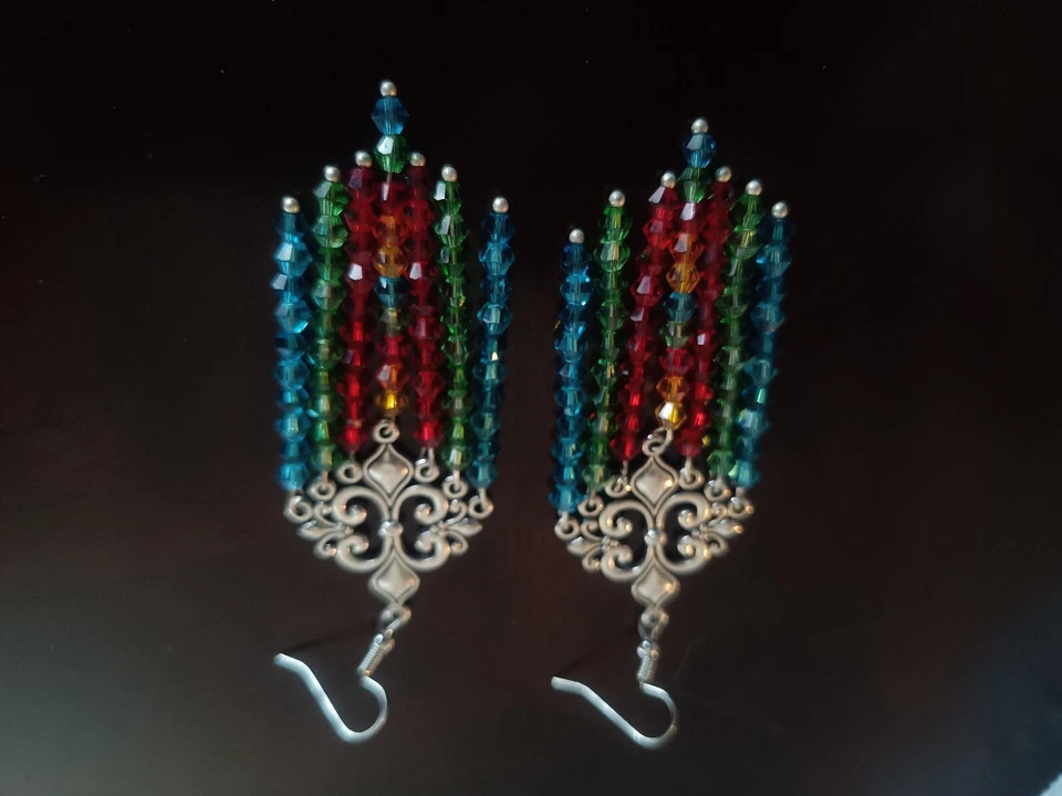 Pendientes Araña Brillantes Y Coloridos Hechos Con Cristales Chek Aprox 2.25" L. Foto 3 de 4