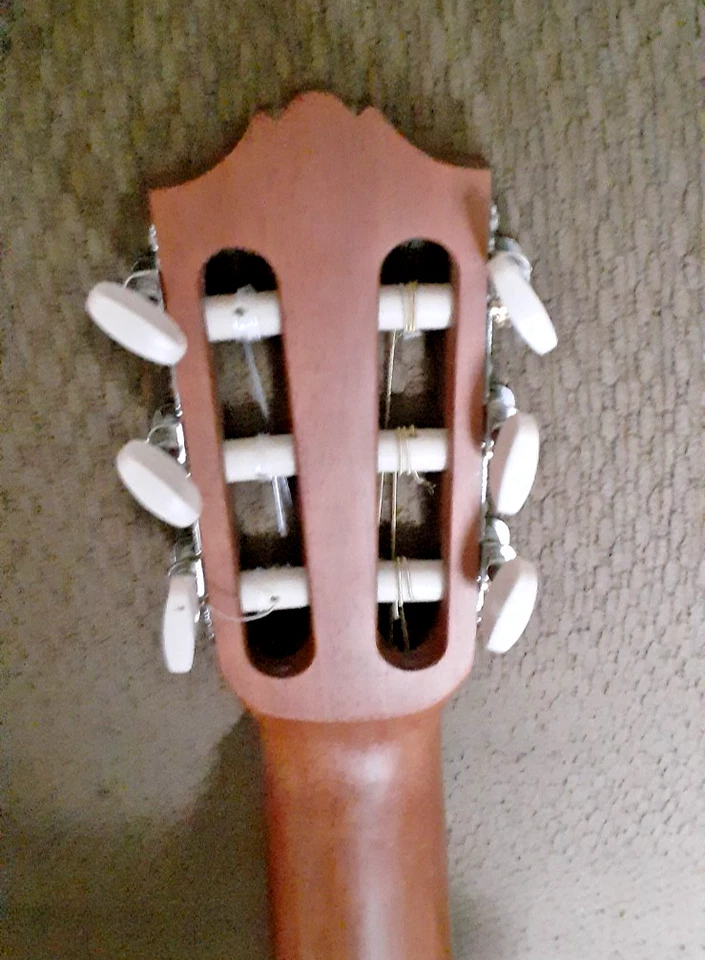 Yamaha GL1, 6-струнная гитара — натуральная, красивый корпус, масштабная длина 17 дюймов — плюс чехол для гитары! - Изображение 4 из 4