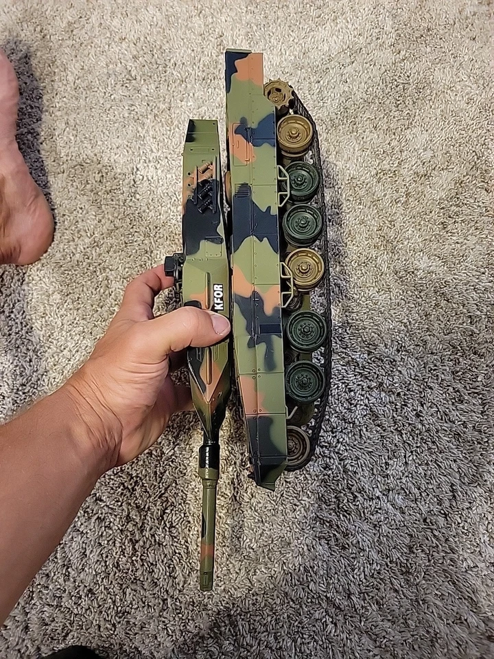 RC Battle Tank 1/24 Scale Real Action German Leopard 2A6 Bad Battery - Image 4 of 4