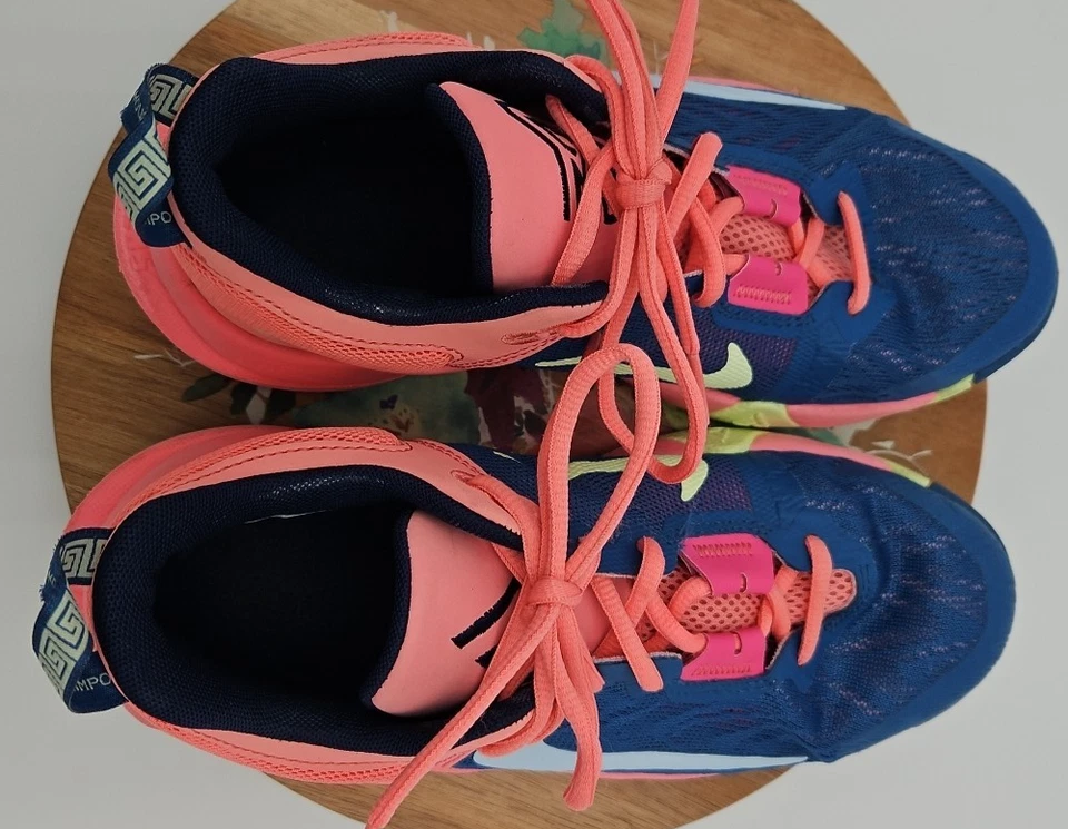 Nike Giannis Immortality Marina 2 Azul Láser Carmesí Talla 6Y con 7.5 FQ8168-630 *EUC Foto 3 de 4