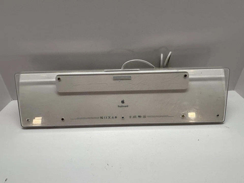 Genuine USB Wired Apple Keyboard A1048 with Two USB Ports - Image 3 of 4