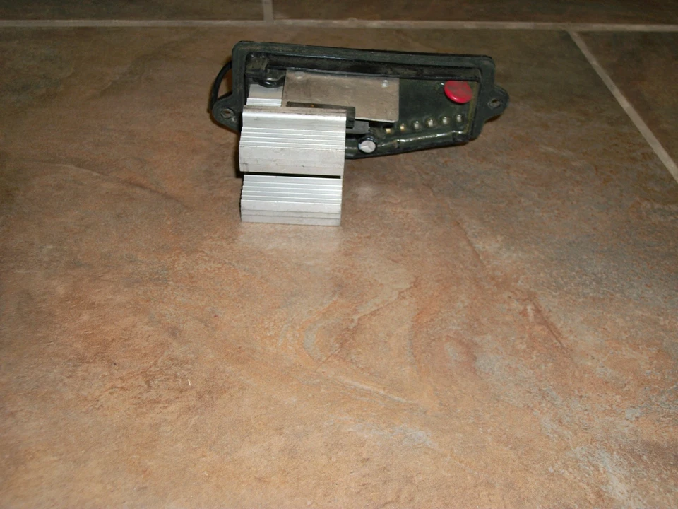 82-89 凯迪拉克 Deville Fleetwood Heat 空调暖通空调鼓风机电机电阻模块 — 第 3/4 张图片