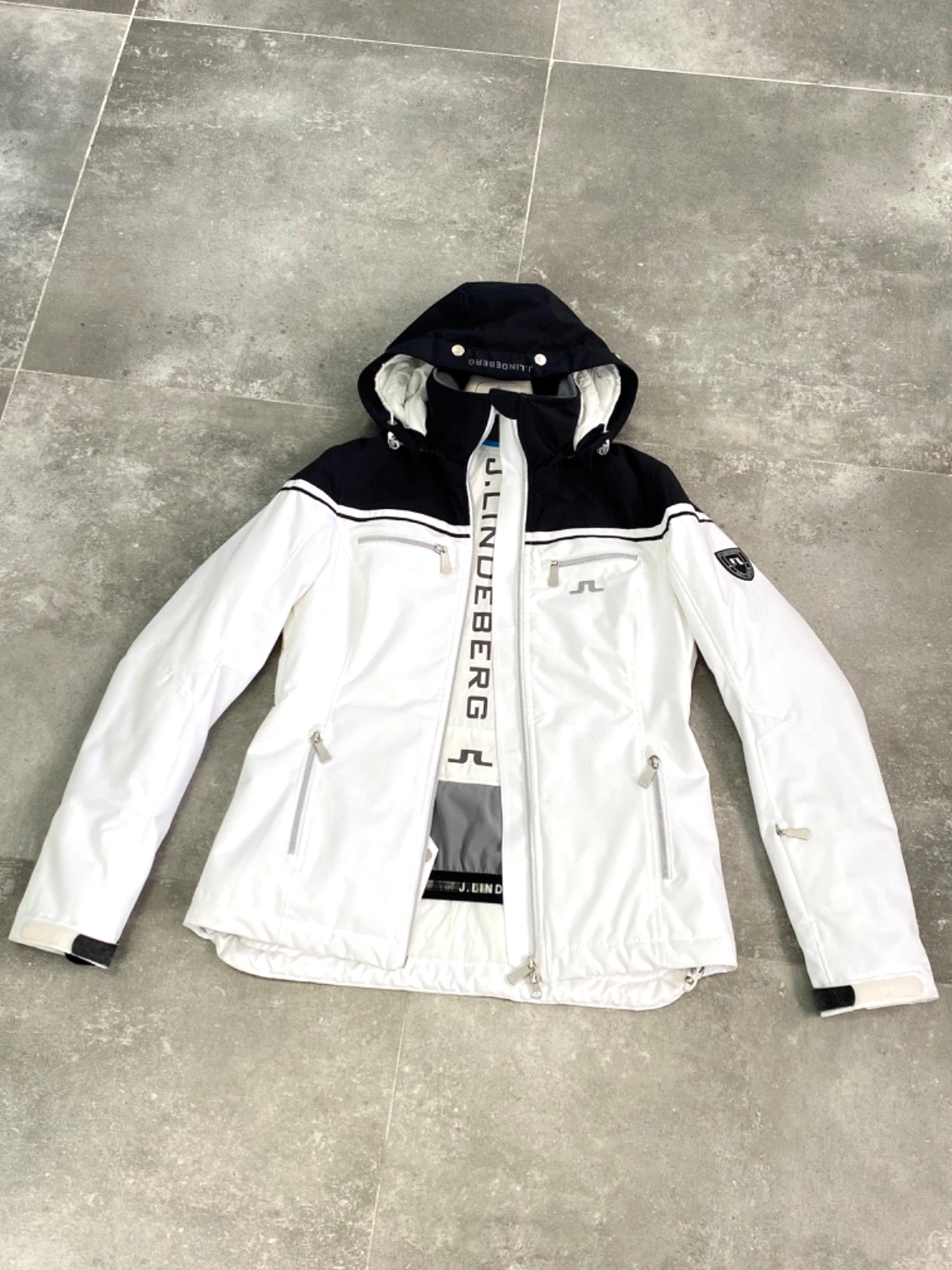 Women's J. LINDEBERG Outdoor Waterproof Ski Insulated Jacket Coat S-M UK 10 US6
Opens in a new windo