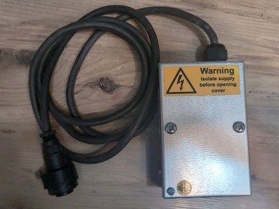 Advance Luftdämpferantrieb metallverkleideter Anschlusskasten mit sechspoligem Stecker