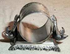 ANTIQUE MIDDLETOWN PLATE CO. QUADRUPLE SILVERPLATE NAPKIN RING NO. 88 with BIRDS