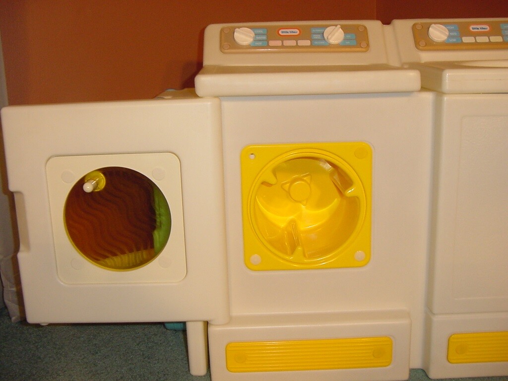 little tikes deluxe wooden kitchen & laundry center toys r us