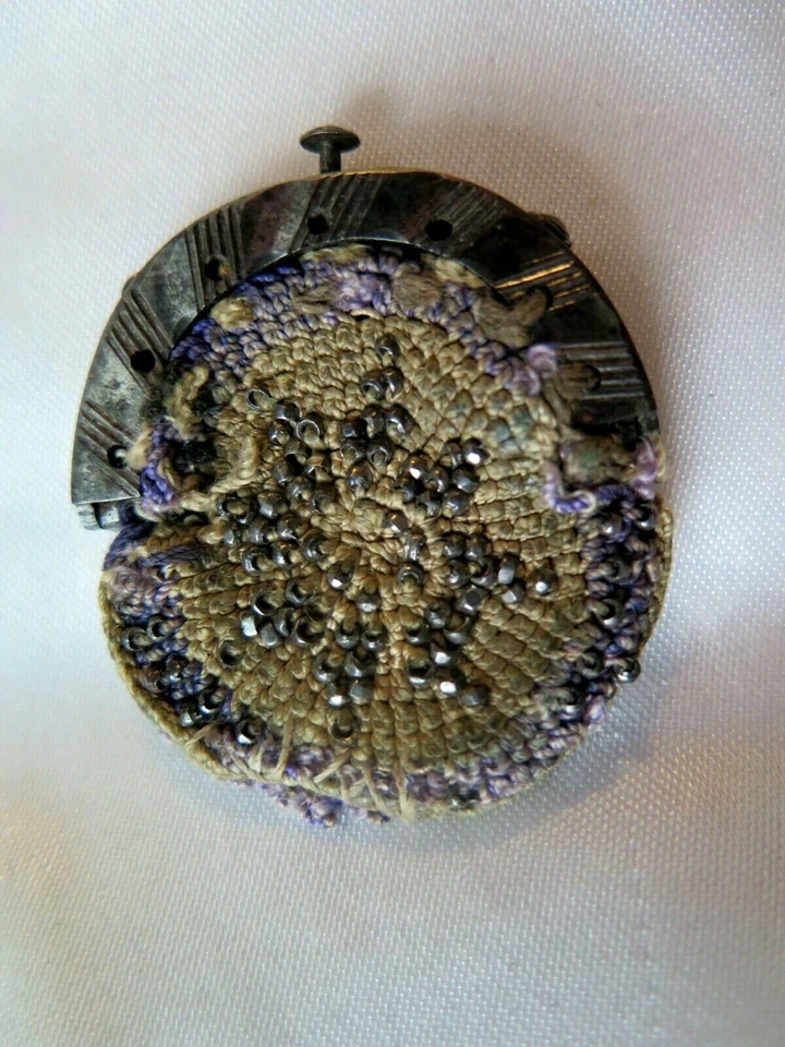 ANTIGUA Cartera Soberana Victoriana de 1800 BOLSO DE MONEDAS DE ORO CON CUENTAS DE METAL PEQUEÑO Foto 2 de 4