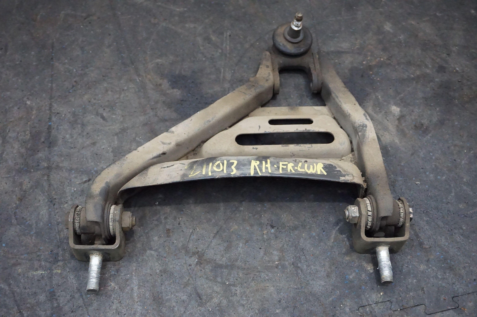 Front Right Side Lower Suspension Control Lever Arm 104401 Ferrari 308 GTSi 1980