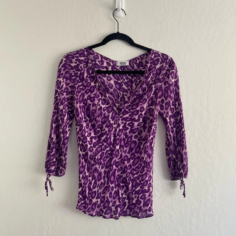 Blusa Y2k Moschino Barata y Elegante Seda Púrpura Leopardo Cuello en V Mujer Talla 8 Foto 3 de 4