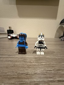 LEGO Star Wars Republic Fighter Tank- set 75182 complete with figs. No box.