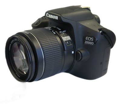 Canon EOS 2000D mit EF-S 18-55mm IS II