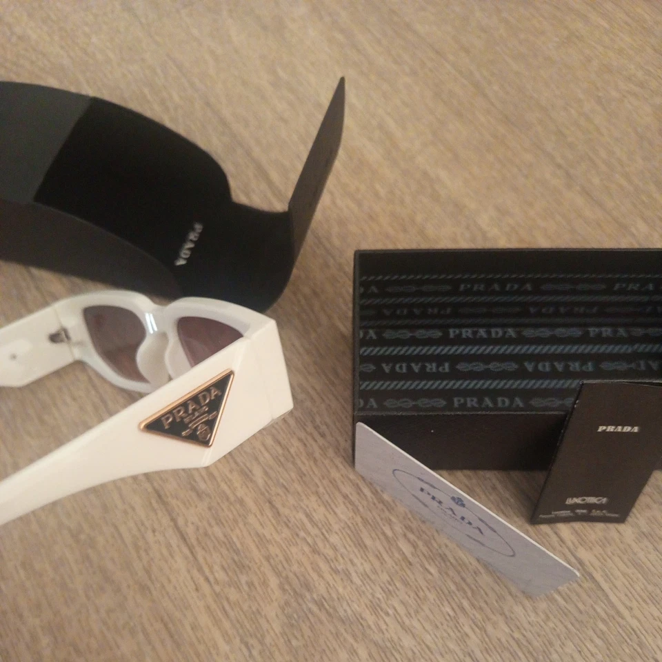 Lunettes de soleil Prada PRB06S – Noir – Occasion - Photo 4/4