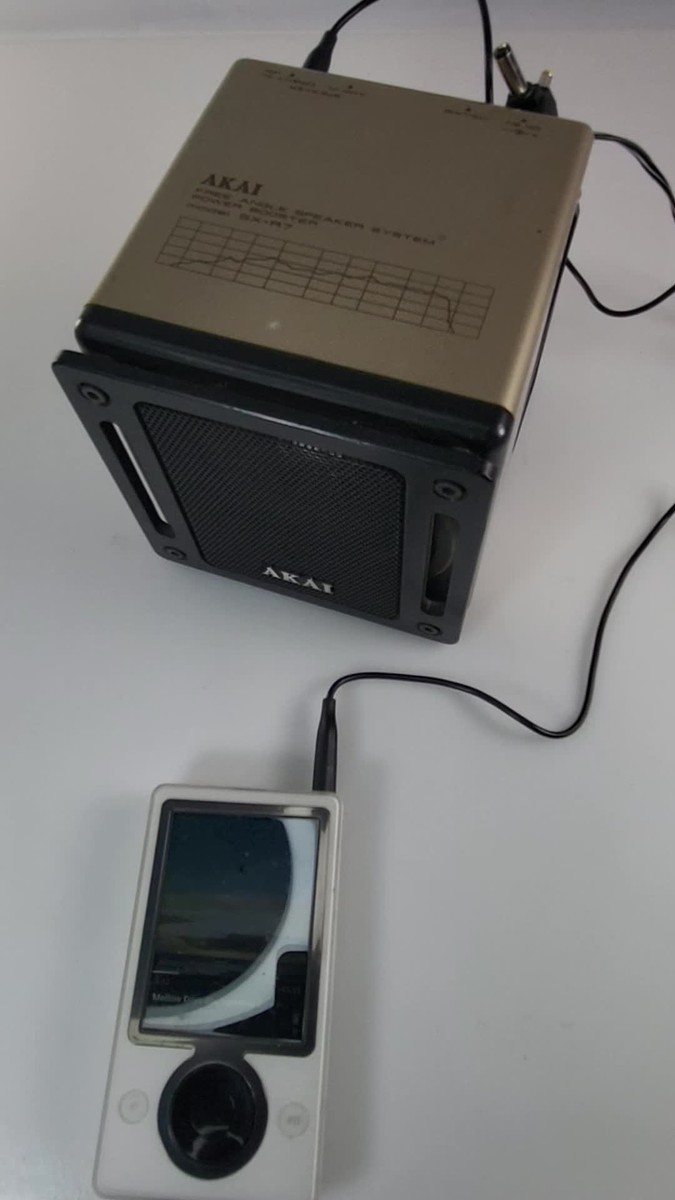 Vintage 80s AKAI R7 Free Angle Active Speakers - Power Vintage 80s AKAI R7 Free Angle Active Speakers - Power