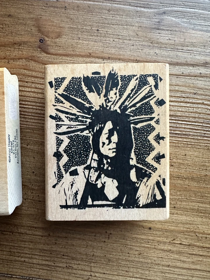 РЕДКИЕ S/2 резиновые штампы индейцев Эйси Дьюси перья вождя/вождя - Изображение 3 из 4