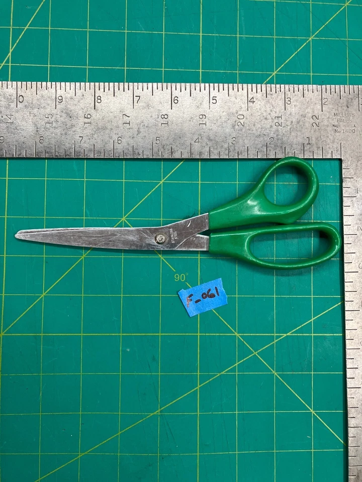 Vintage 8.5" Stainless Steel Pinking Shears Scissors W/Green Handles Sewing Tool - Image 4 of 4