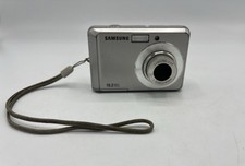 SAMSUNG SL30 Digital Camera LCD 10.2 Mega Pix...